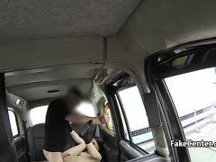 Analsex und Blowjob im Taxi